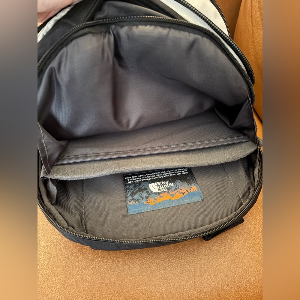 The North Face Surge Luxe Black Backpack - Picture 4 of 6